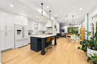 705 W Johanna St in Austin, TX - Building Photo - Building Photo
