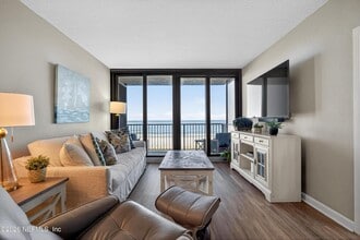 601 1st St S in Jacksonville Beach, FL - Foto de edificio - Building Photo