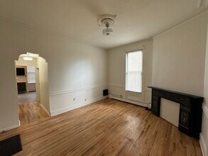 90 Manhattan Ave, Unit 2 in Jersey City, NJ - Building Photo - Building Photo