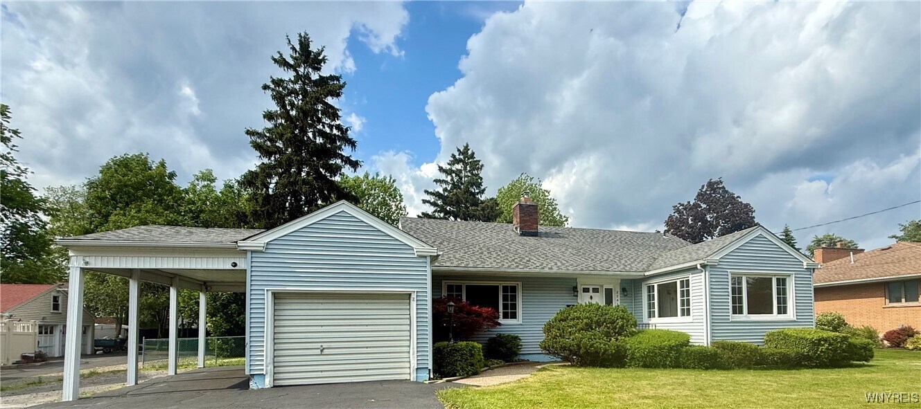 8946 Rivershore Dr in Niagara Falls, NY - Building Photo