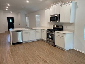 2010 Ballesteros St in Crosby, TX - Building Photo - Building Photo