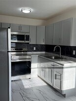 6071 SW 33rd St in Miramar, FL - Building Photo