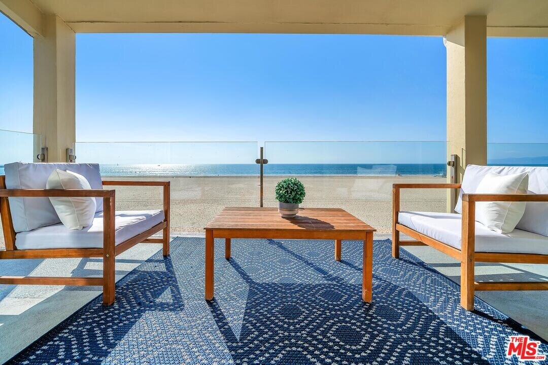 4 Lighthouse St in Marina Del Rey, CA - Building Photo