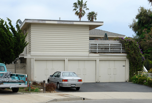 926-928 Seaside Ct in Ventura, CA - Foto de edificio - Building Photo