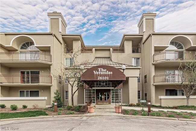 26101 Village Ln in Beachwood, OH - Building Photo - Building Photo