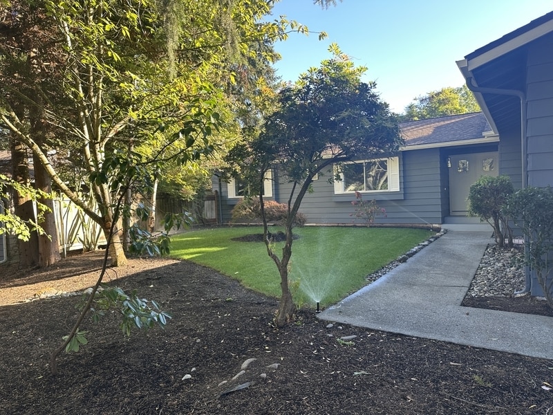10807 NE 143rd St in Kirkland, WA - Foto de edificio