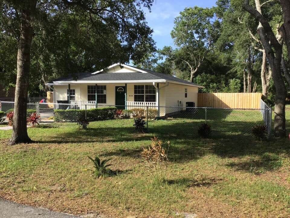 601 SW Naha St in Keystone Heights, FL - Building Photo