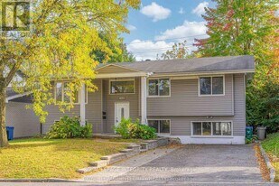 1896 Featherston Dr in Ottawa, ON - Building Photo