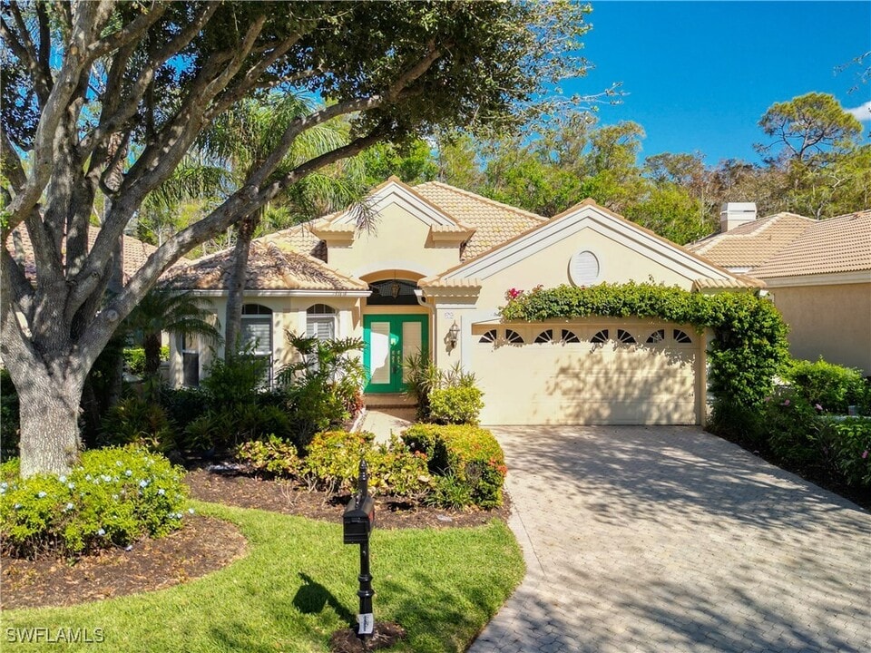 9190 Troon Lakes Dr in Naples, FL - Building Photo