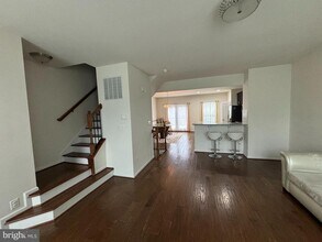 41717 McMonagle Square in Aldie, VA - Building Photo - Building Photo