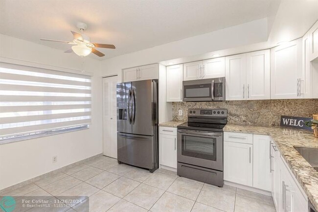 1000 SW 125th Ave in Pembroke Pines, FL - Building Photo - Building Photo