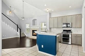 933 Wenk Ct in Aubrey, TX - Foto de edificio - Building Photo