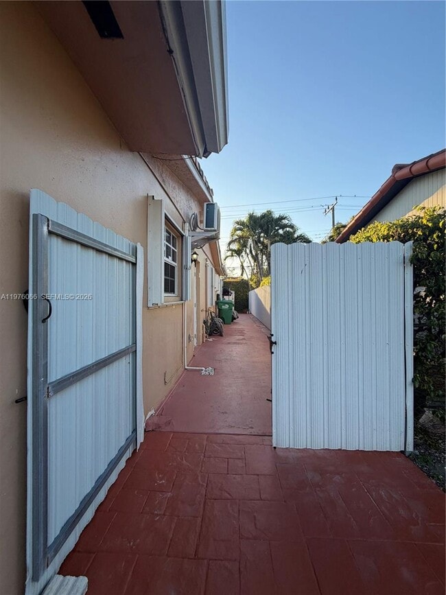 2620 SW 92nd Pl in Miami, FL - Building Photo - Building Photo