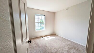 2473 Frost Dr in Aurora, IL - Building Photo - Building Photo