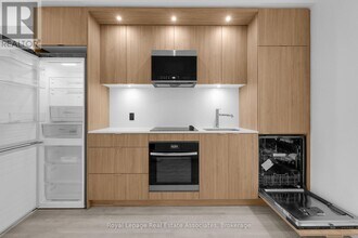 60 Central Park Roadway in Toronto, ON - Building Photo - Building Photo