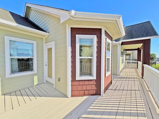 131 Starboard Dr in San Leon, TX - Building Photo - Building Photo