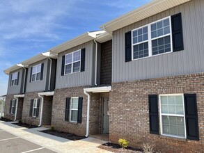 Warrior Hill Townhomes in Louisville, TN - Building Photo - Building Photo