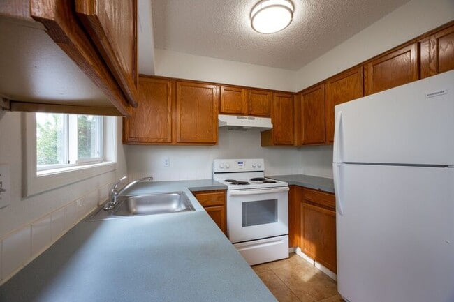 13283 SE Oatfield Rd in Milwaukie, OR - Foto de edificio - Building Photo