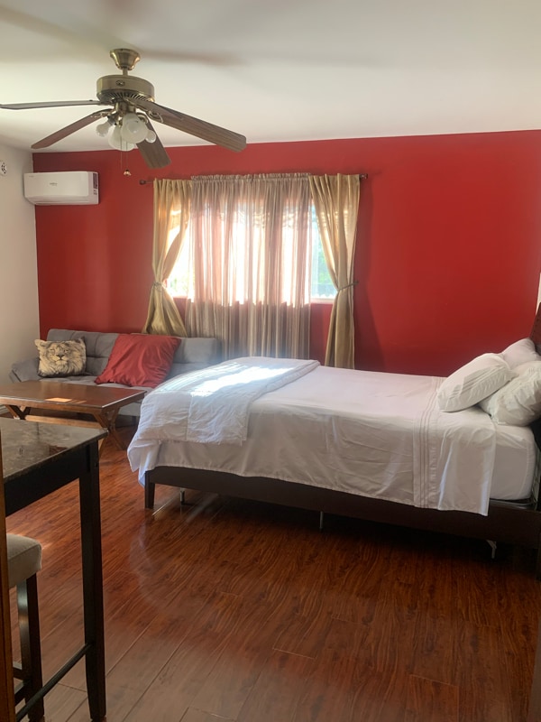 22972 Crespi St in Los Angeles, CA - Building Photo - Building Photo