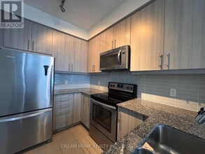 3975 Grand Park Dr in Mississauga, ON - Building Photo - Building Photo