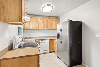 9725 N Edison St in Portland, OR - Building Photo - Building Photo