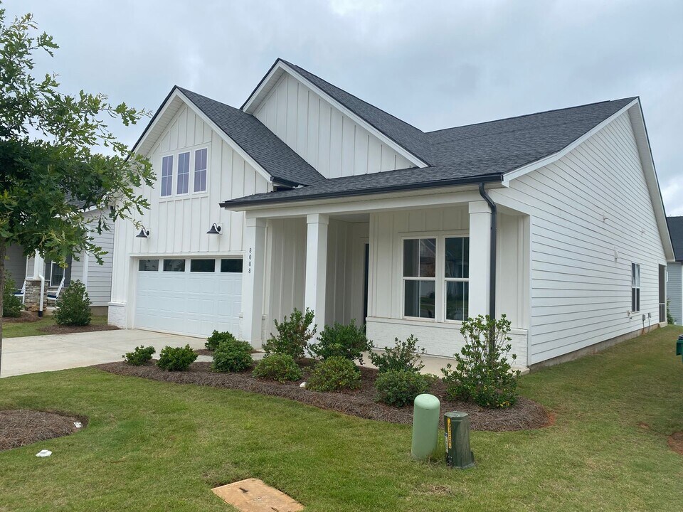 8008 Brookbank Dr in Charlotte, NC - Building Photo