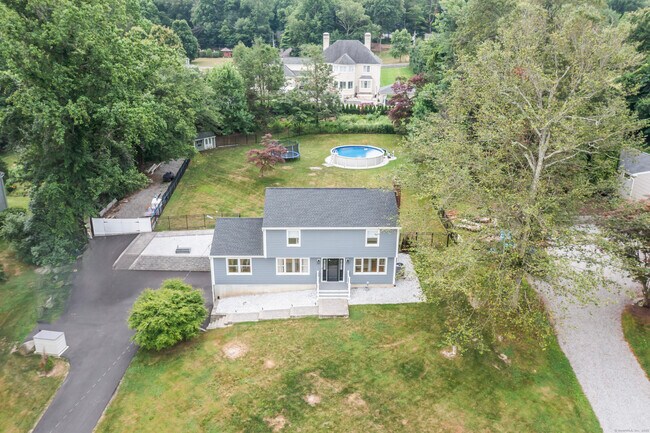 11 Sagamore Dr in Seymour, CT - Building Photo - Building Photo