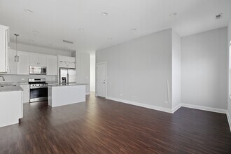 2253 W 19th St, Unit #3 in Chicago, IL - Building Photo - Building Photo