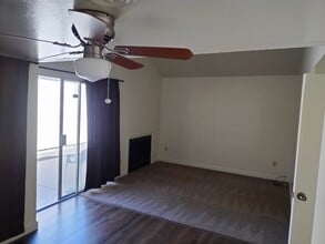 3545 Fountain Way in Modesto, CA - Foto de edificio - Building Photo
