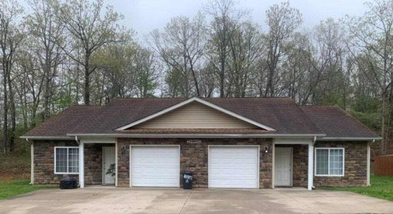 24892 Talladega Rd in St. Robert, MO - Building Photo