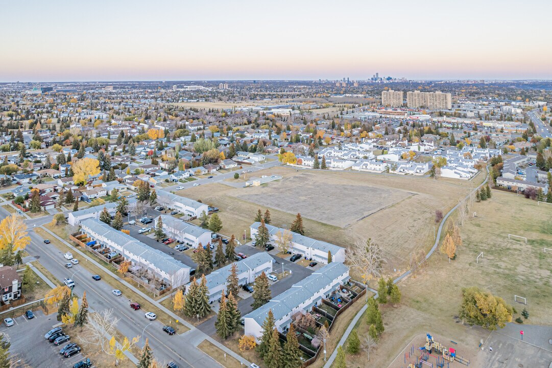 Ormsby Place Condominiums in Edmonton, AB - Building Photo