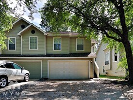 130 S Walden Elms Cir in Spring, TX - Building Photo