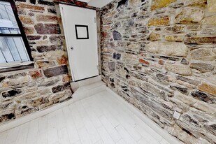 345 E 5th St, Unit B in New York, NY - Building Photo