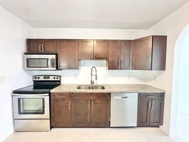 1497 NE 118th Terrace in Miami, FL - Building Photo - Building Photo