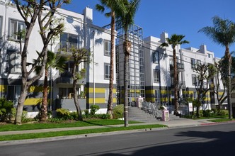 884 Palm Ave-Unit -furnished in West Hollywood, CA - Foto de edificio - Building Photo