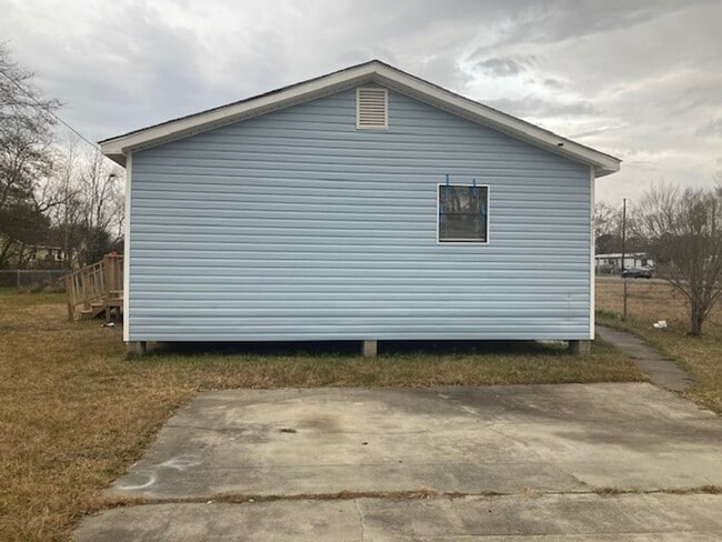 4511 Ohio Ave in Gulfport, MS - Foto de edificio - Building Photo