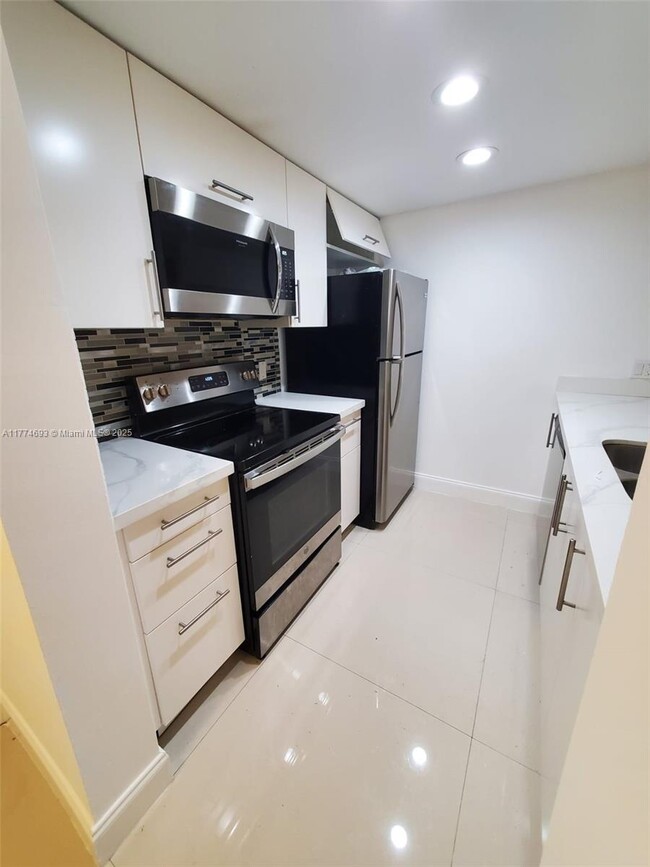 property at 8100 Geneva Ct