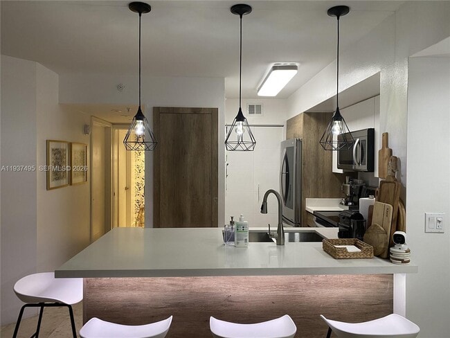 620 SW 111th Ave in Pembroke Pines, FL - Building Photo - Building Photo