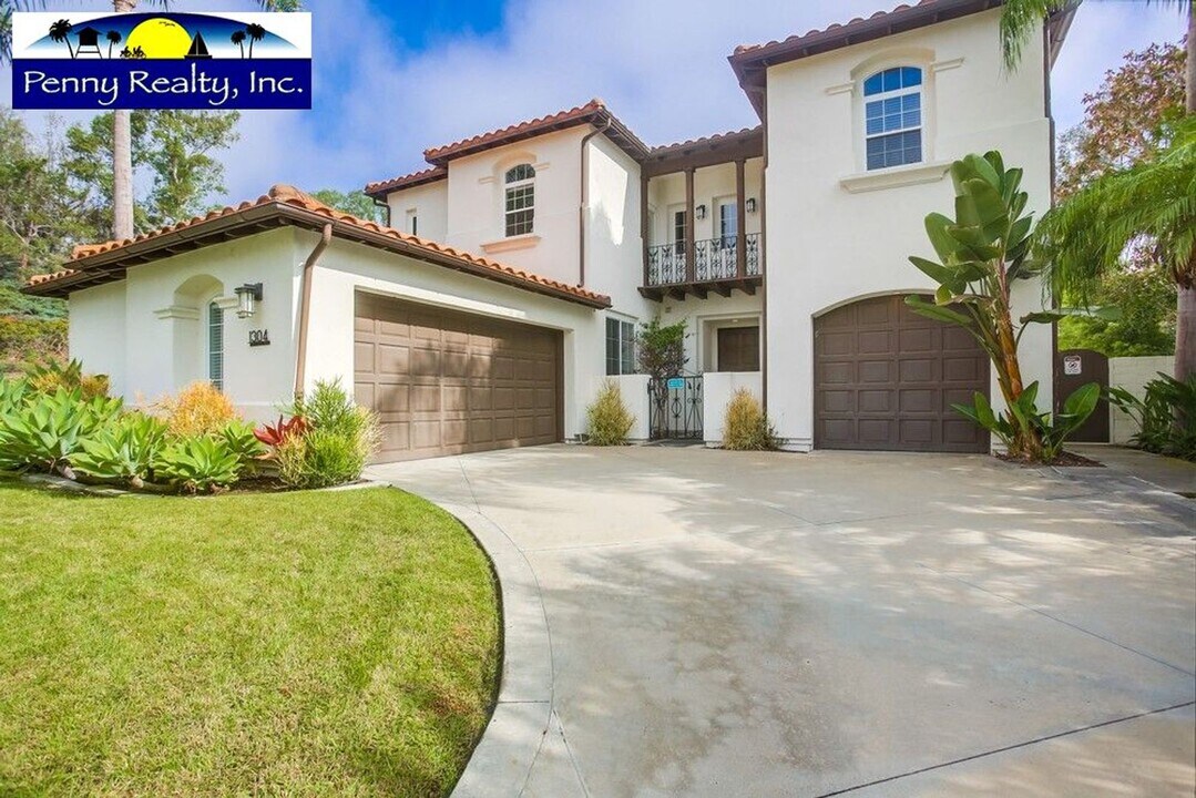 1304 Corvidae St in Carlsbad, CA - Foto de edificio