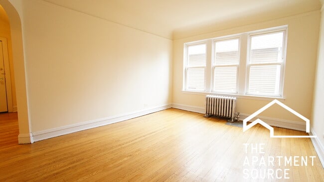 2948 N Albany Ave, Unit 1W in Chicago, IL - Foto de edificio - Building Photo