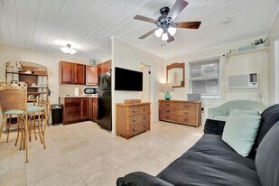 72 Gulf Blvd in Indian Rocks Beach, FL - Building Photo
