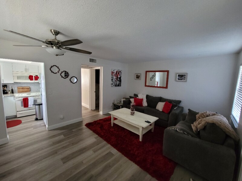212 SE 9th Ave in Deerfield Beach, FL - Foto de edificio