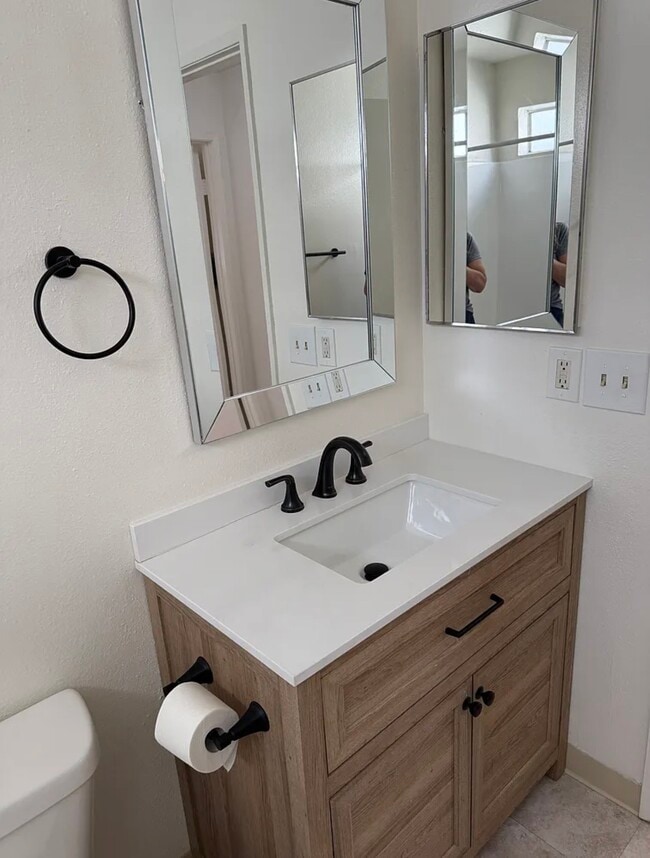 14551 Vose St, Unit C in Van Nuys, CA - Building Photo - Building Photo