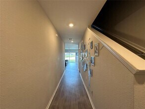 7250 Twisting Pines Lp in Zephyrhills, FL - Building Photo - Building Photo