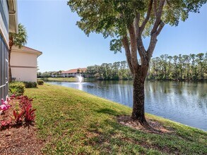 1016 Manor Lake Dr in Naples, FL - Building Photo - Building Photo