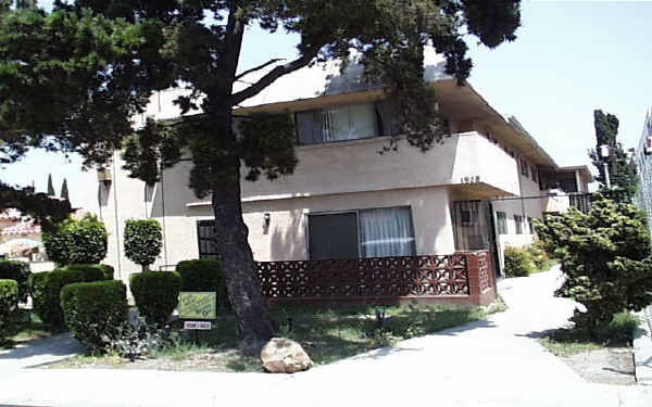 1928 S Corning St in Los Angeles, CA - Foto de edificio