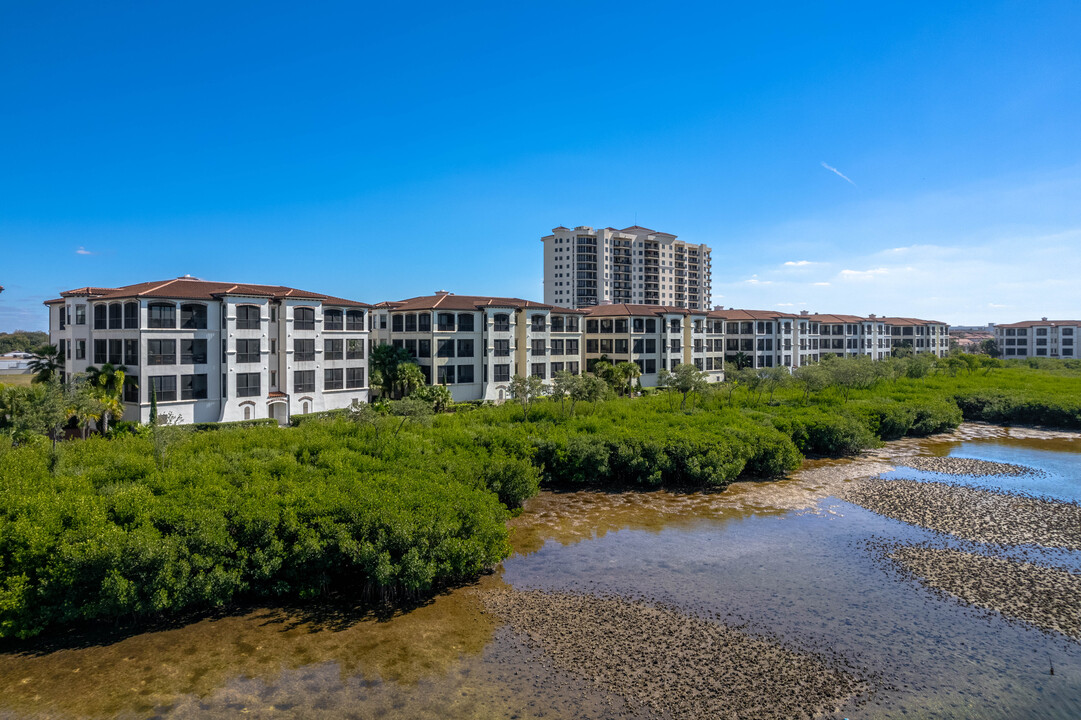 Casa Bahia at Westshore Yacht Club in Tampa, FL - Foto de edificio