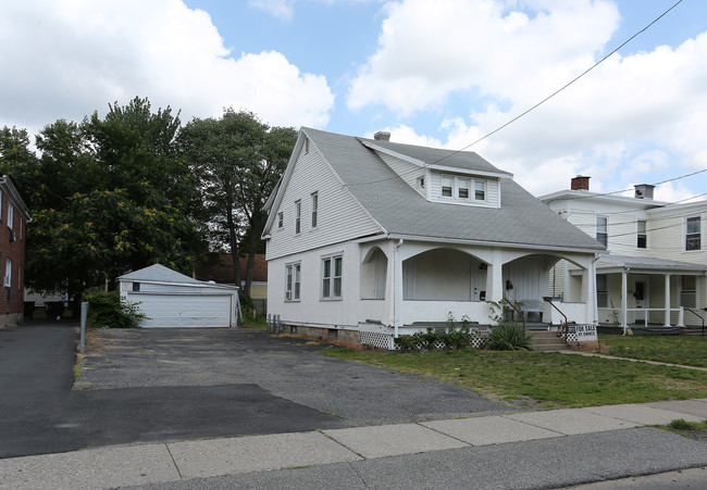 26 Sisson St in East Hartford, CT - Foto de edificio - Building Photo