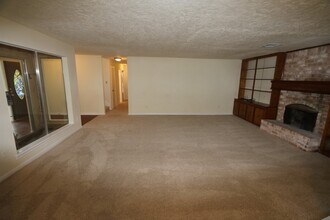 2319 Quail Valley E Dr in Missouri City, TX - Building Photo - Building Photo