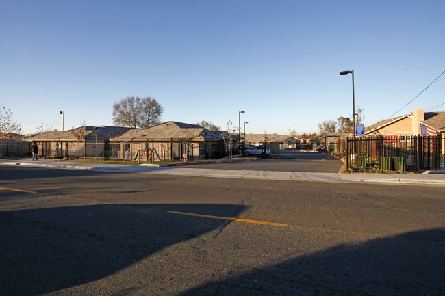 Centennial Place Apartments in North Highlands, CA - Foto de edificio - Building Photo